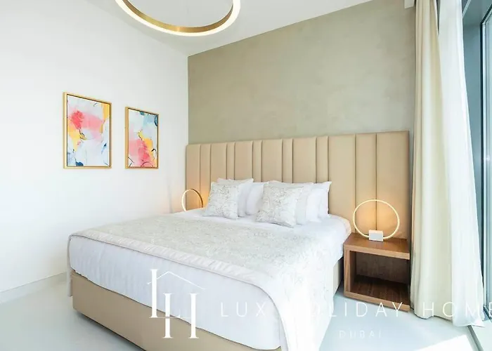 Lux The Marina Vista Beachfront Suite 3