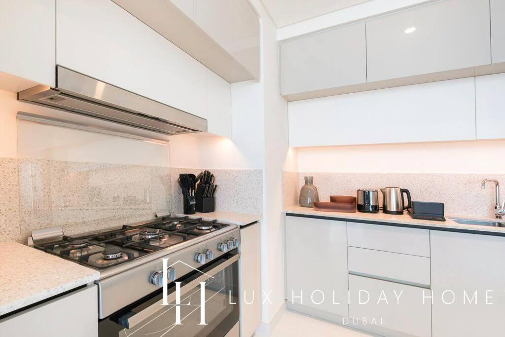 Lux The Marina Vista Beachfront 3 अपार्टमेंट